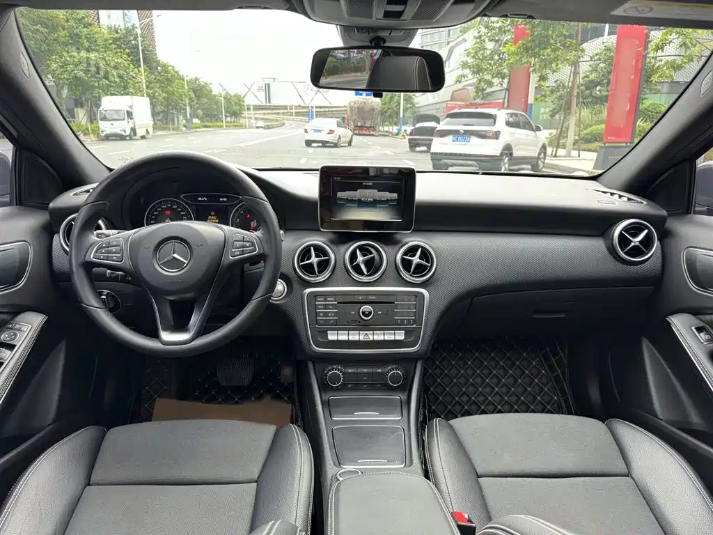 Mercedes-Benz A-Class 2017 — фото 12