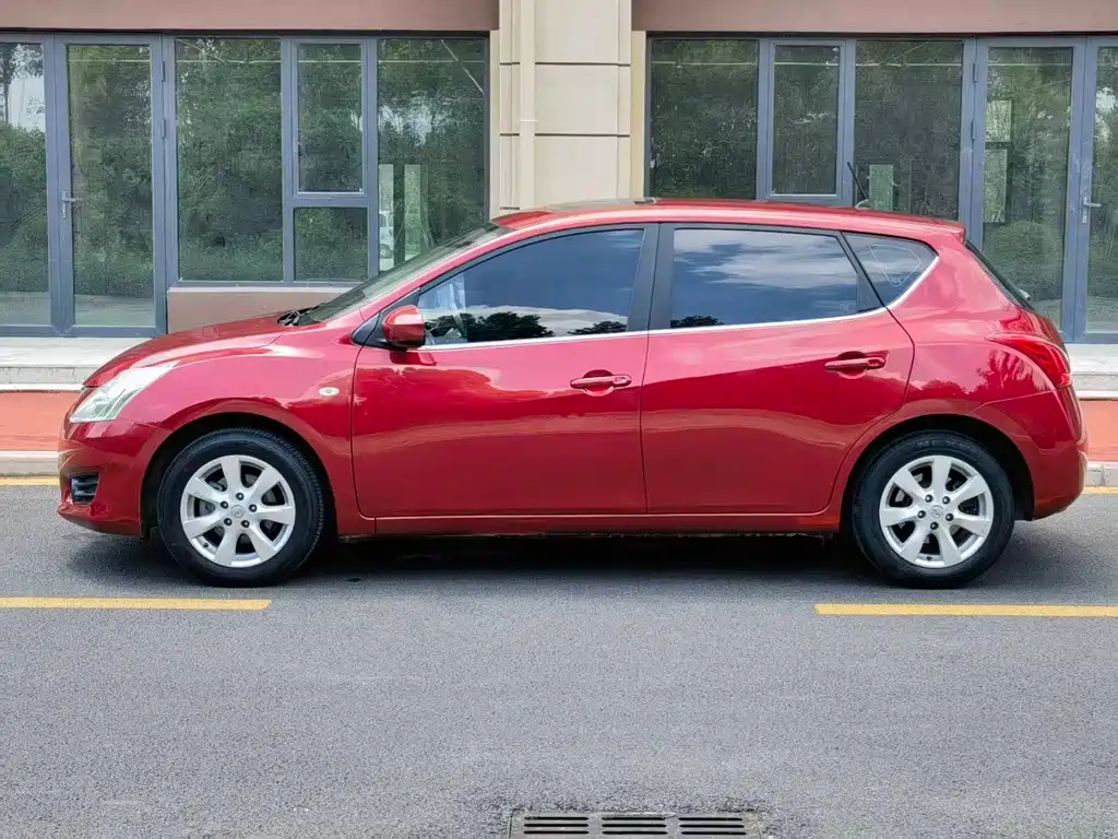 Nissan Tiida 2015 — фото 6