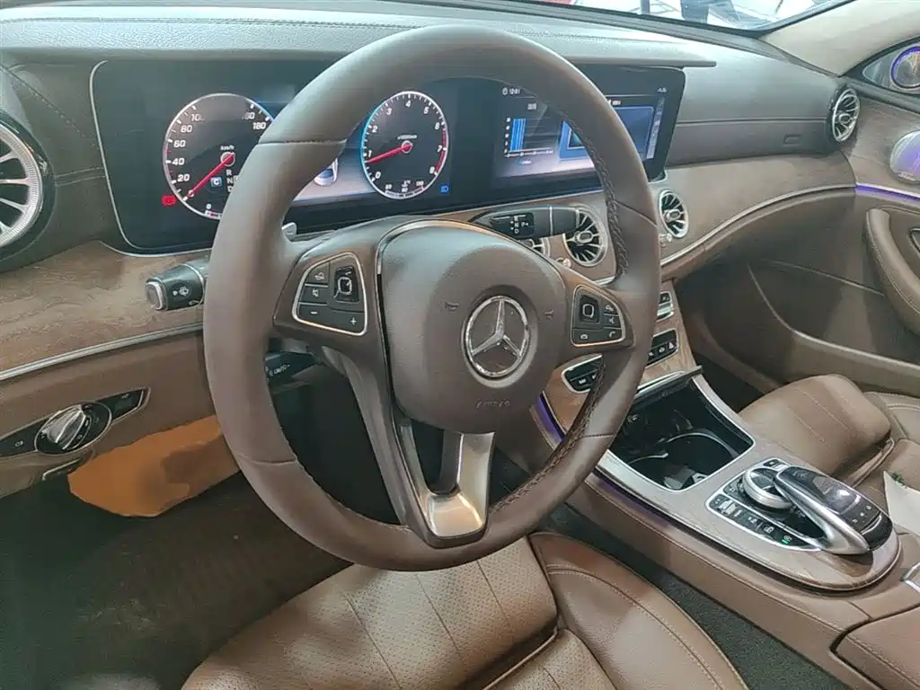 Mercedes-Benz E-Class 2018 — фото 11