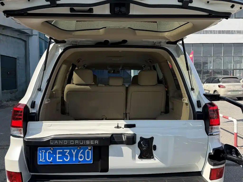 Toyota Land Cruiser 2018 — фото 12