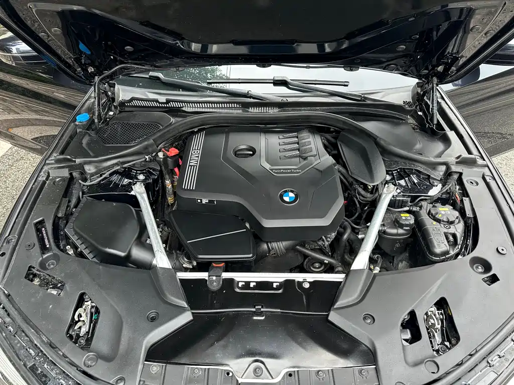 BMW 5 Series 2022 — фото 12