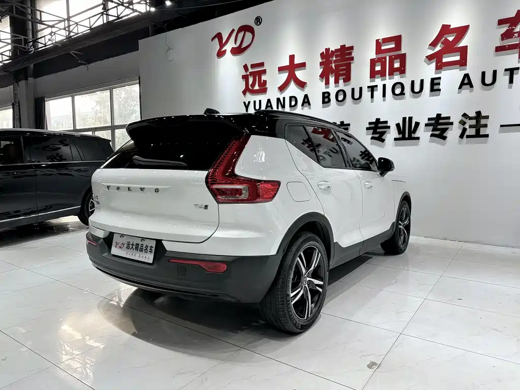 Volvo XC40 2020 — фото 16