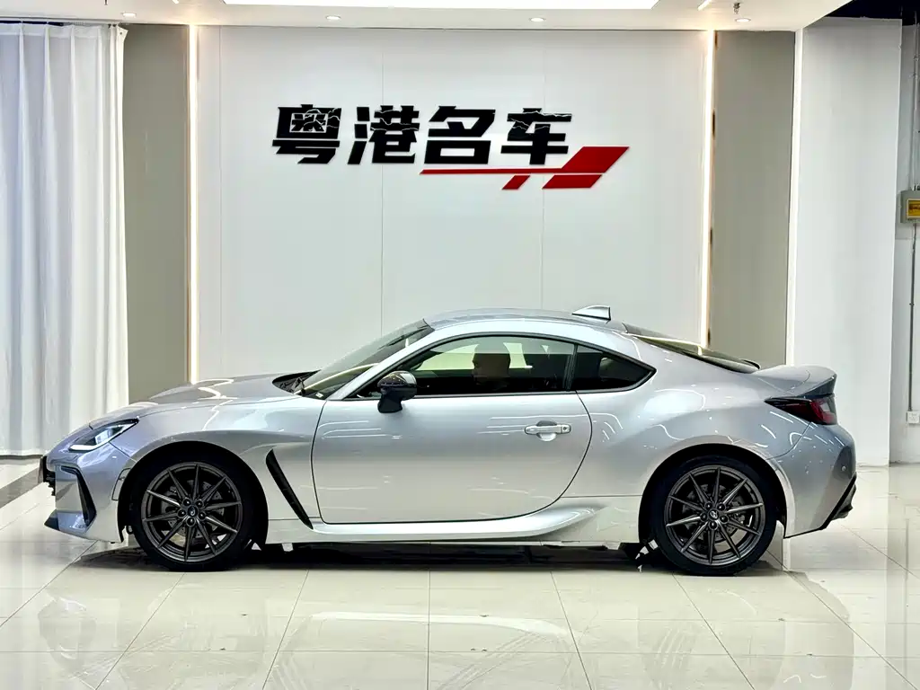 Subaru BRZ 2022 — фото 2