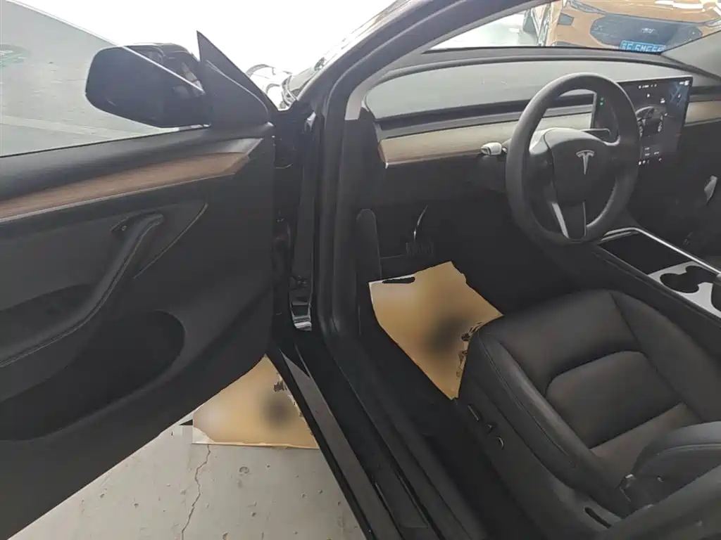 Tesla Model Y 2023 — фото 16