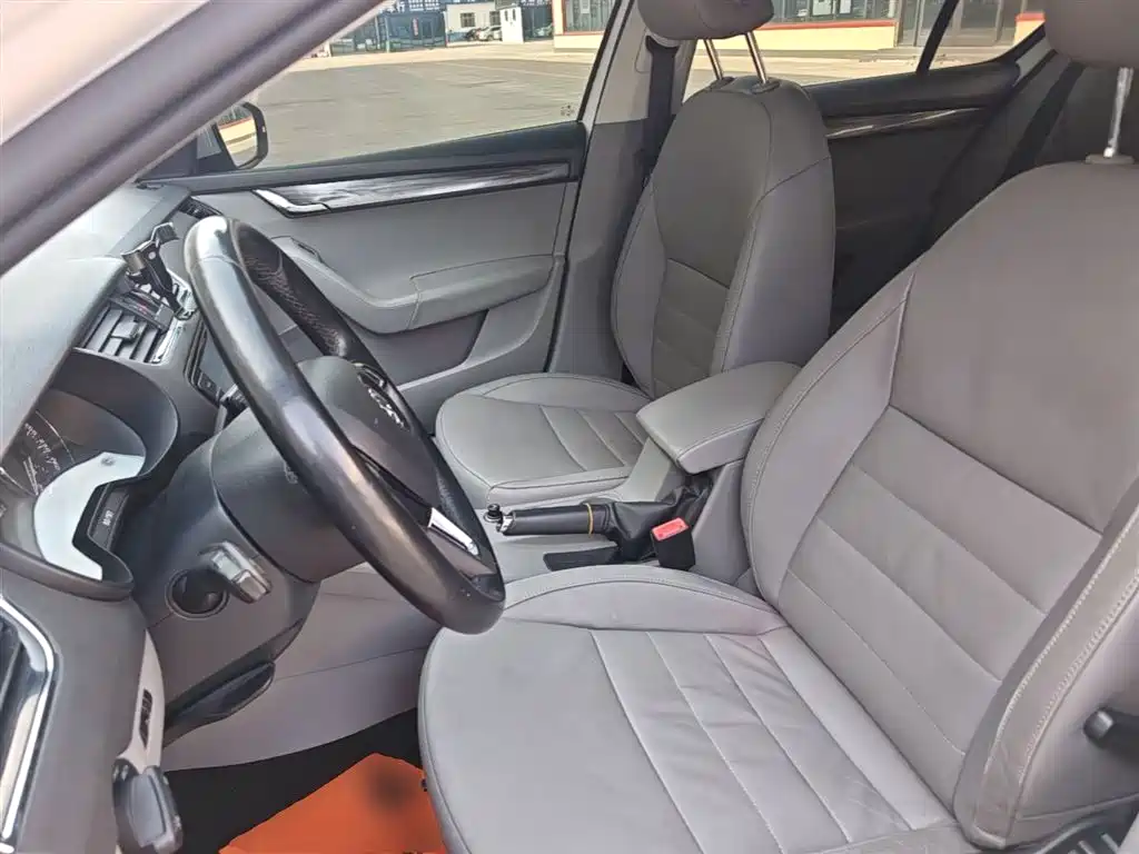 Skoda Octavia 2015 — фото 15