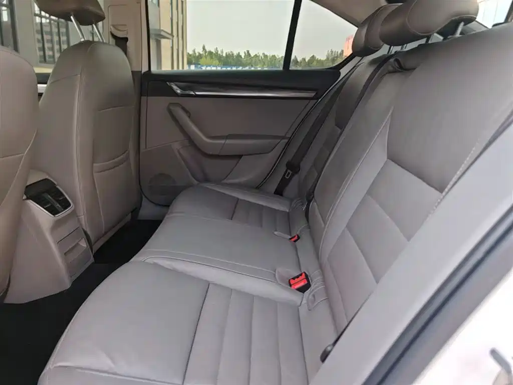 Skoda Octavia 2015 — фото 17