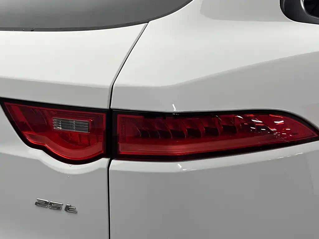 Jaguar F-PACE 2017 — фото 6