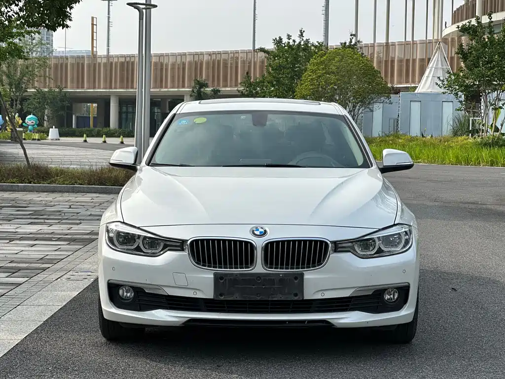 BMW 3 Series 2018 — фото 2