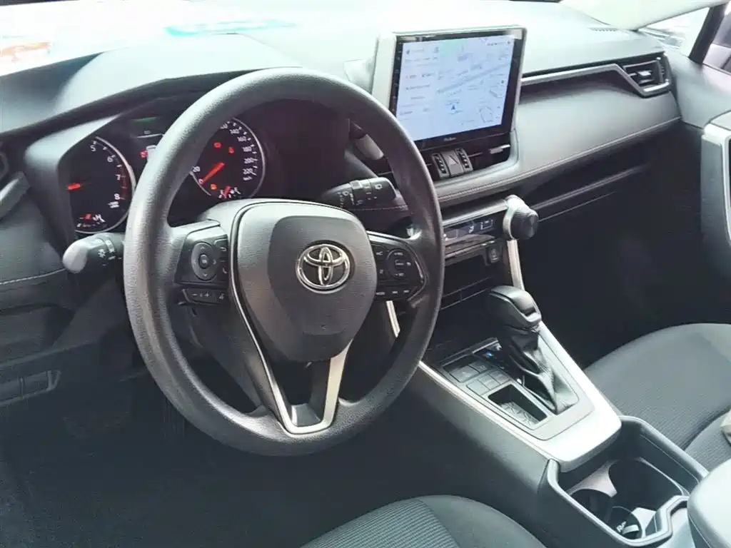 Toyota RAV4 2022 — фото 10