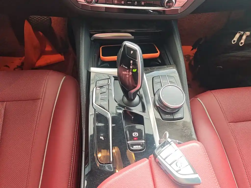 BMW 5 Series 2023 — фото 10