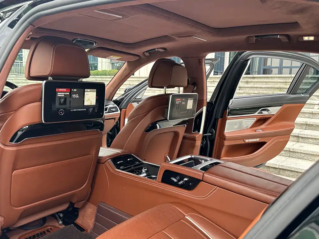 BMW 7 Series 2018 — фото 15
