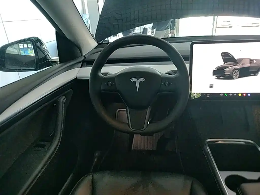 Tesla Model Y 2023 — фото 11