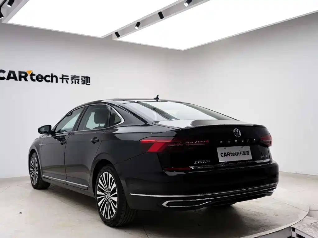 Volkswagen Passat 2019 — фото 15