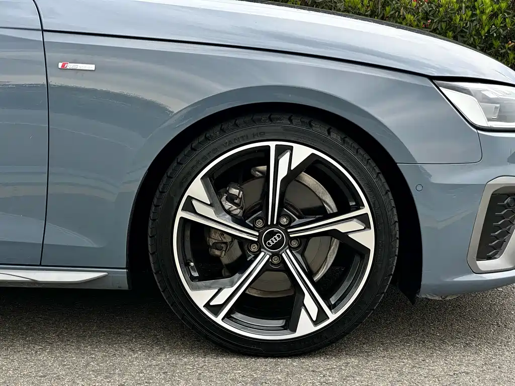 Audi A4L 2022 — фото 8