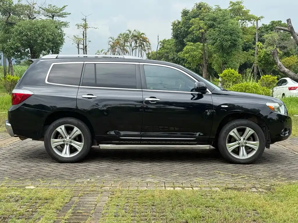 Toyota Highlander 2010 — фото 12