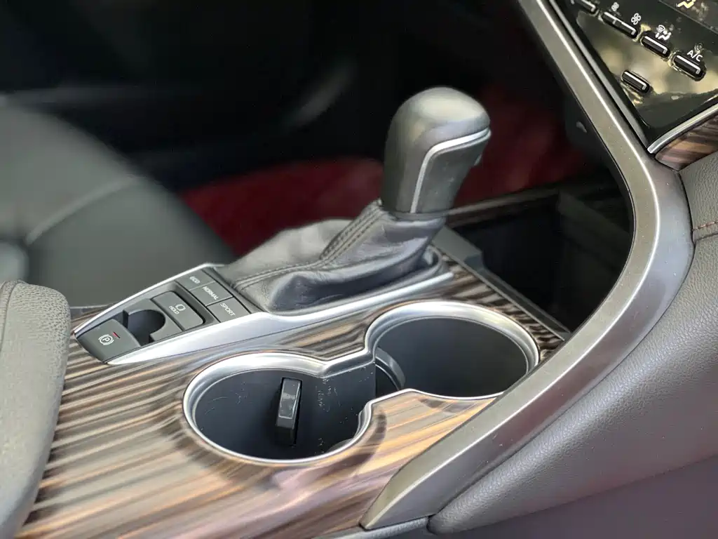 Toyota Camry 2018 — фото 17