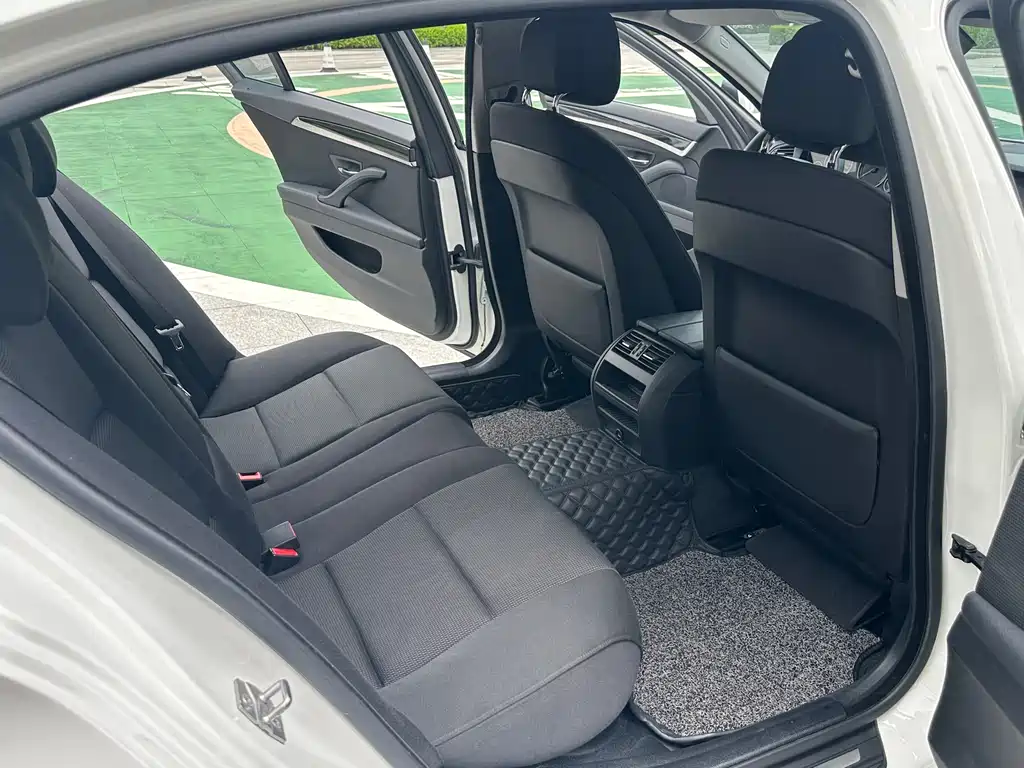 BMW 5 Series 2013 — фото 21