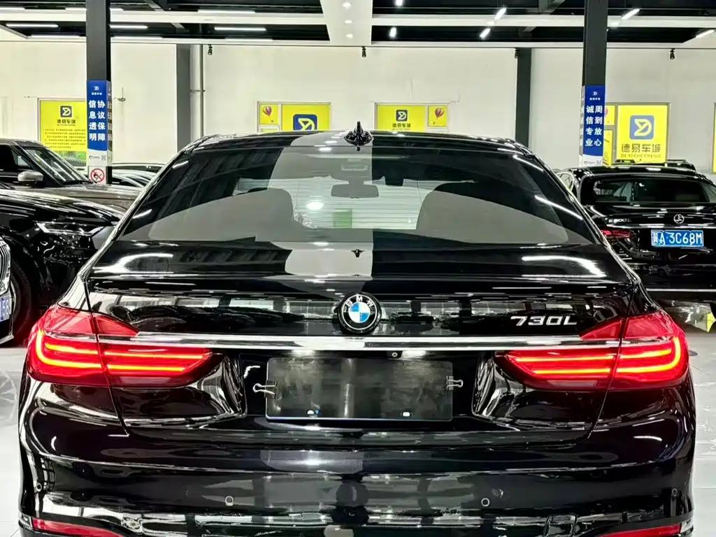 BMW 7 Series 2017 — фото 9