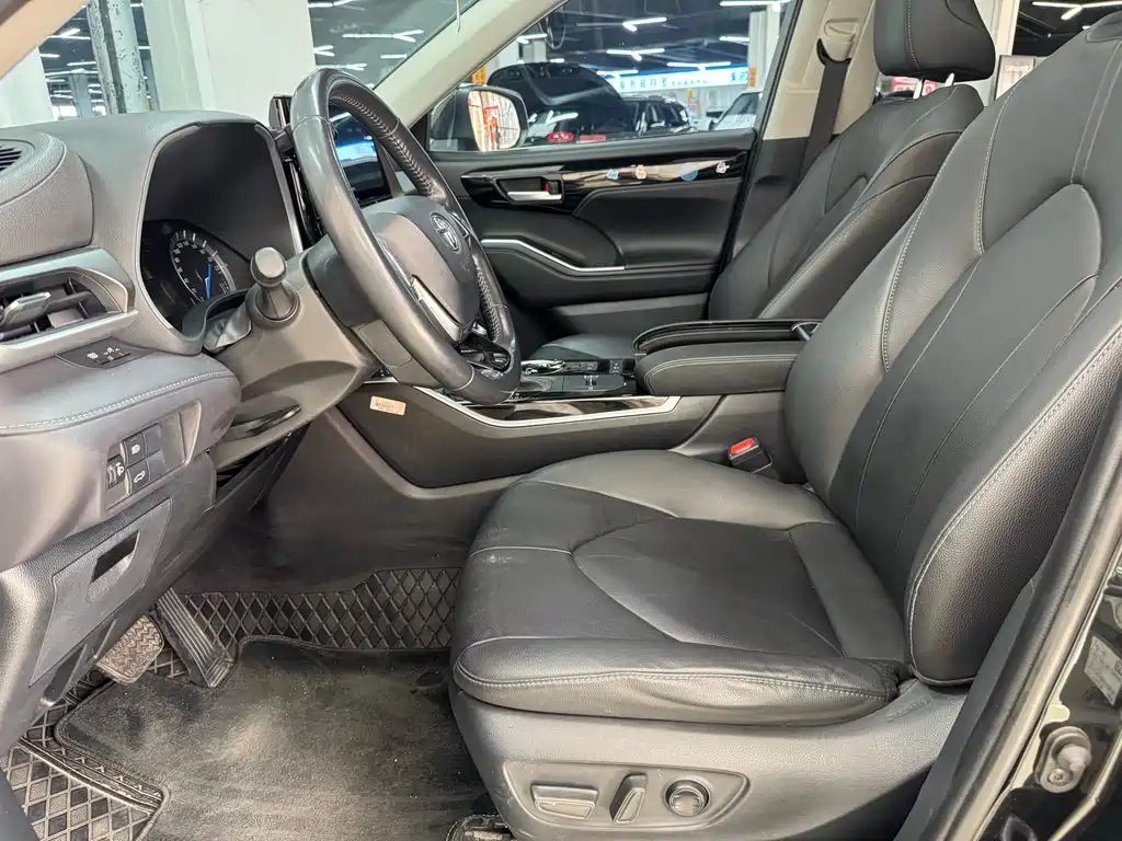 Toyota Highlander 2022 — фото 18