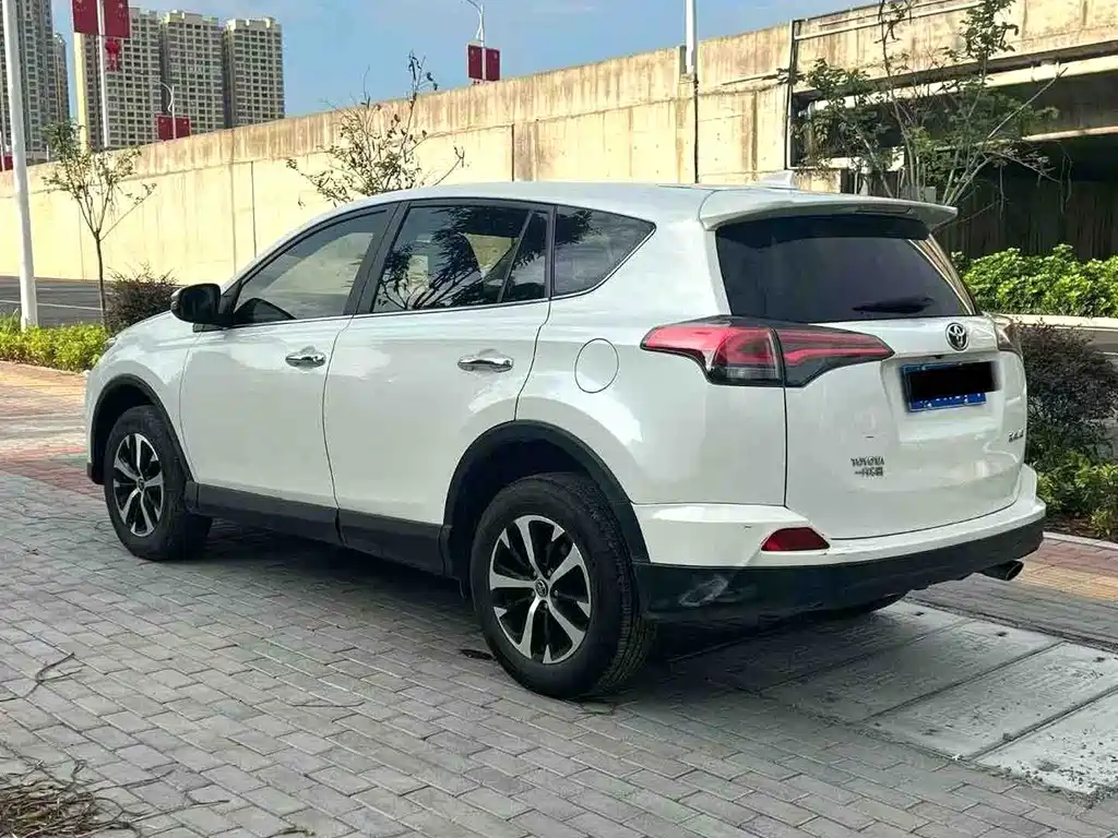Toyota RAV4 2019 — фото 6
