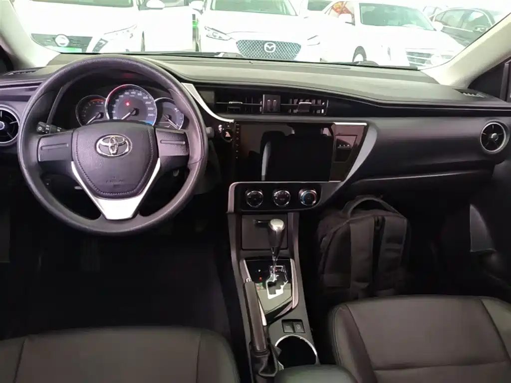 Toyota Corolla 2018 — фото 10