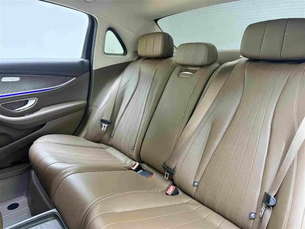 Mercedes-Benz E-Class 2019 — фото 16