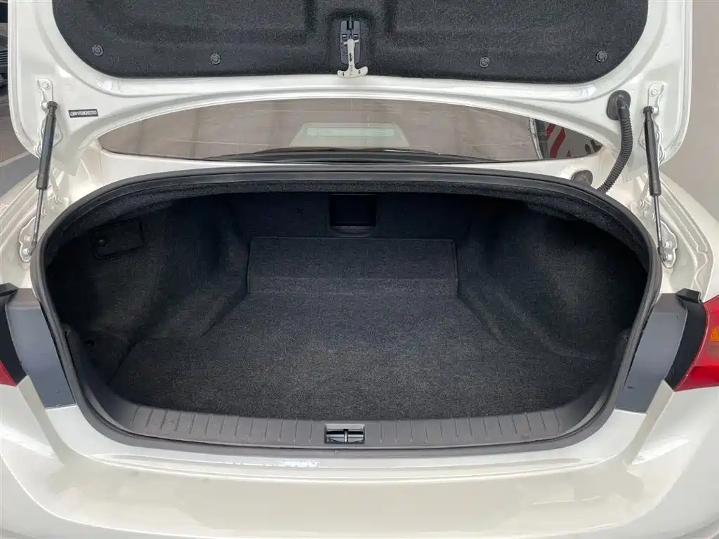 Infiniti Q50L 2016 — фото 14