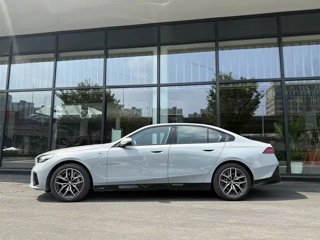 BMW 5 Series 2025