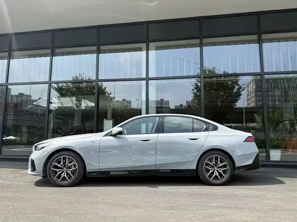 BMW 5 Series 2025