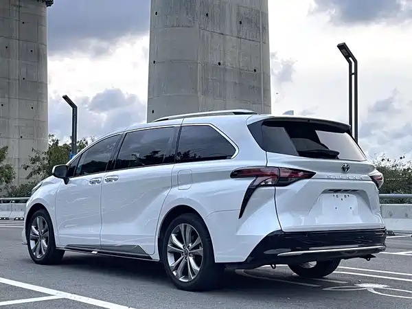Toyota Sienna 2024