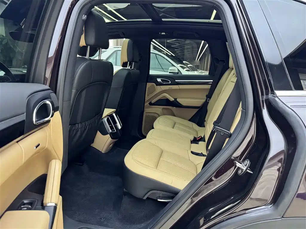 Porsche Cayenne 2017 — фото 11