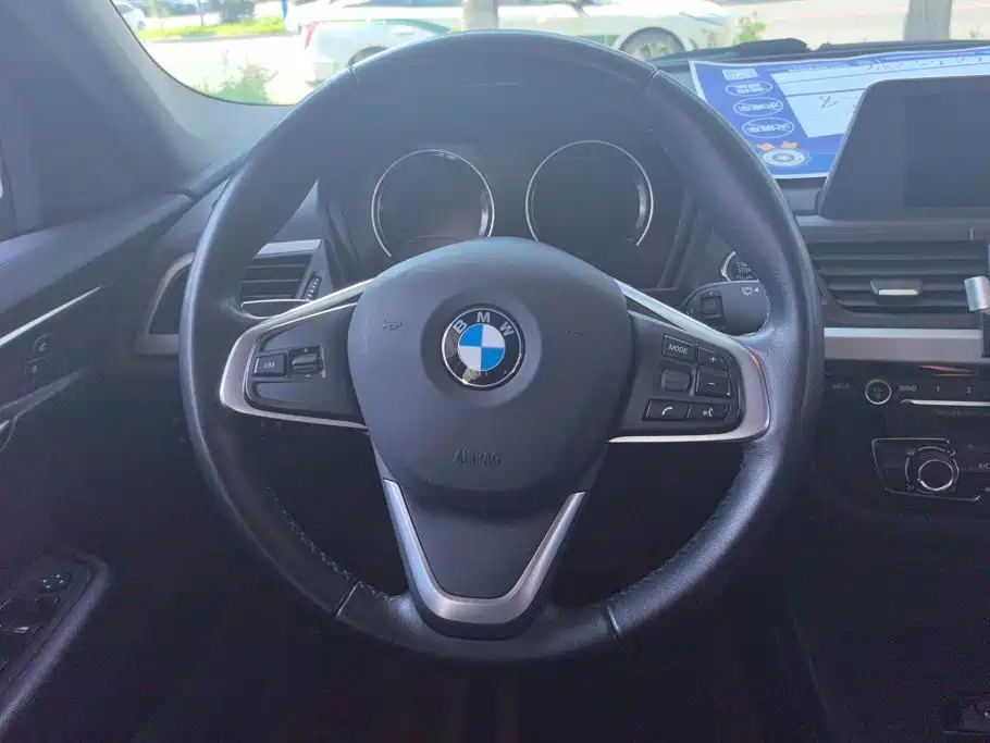 BMW 1 Series 2018 — фото 15