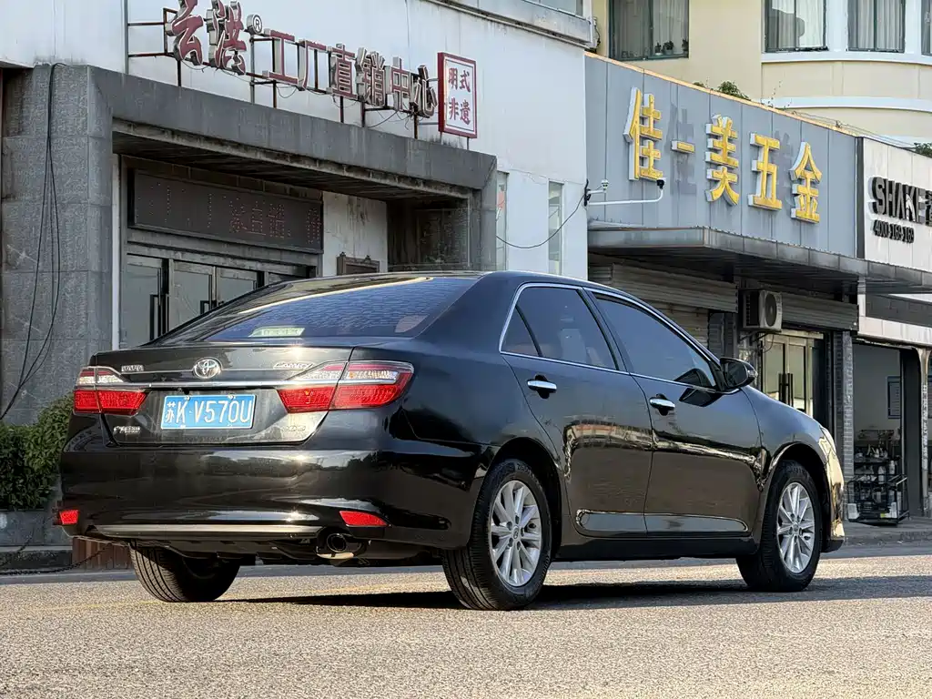 Toyota Camry 2017 — фото 4