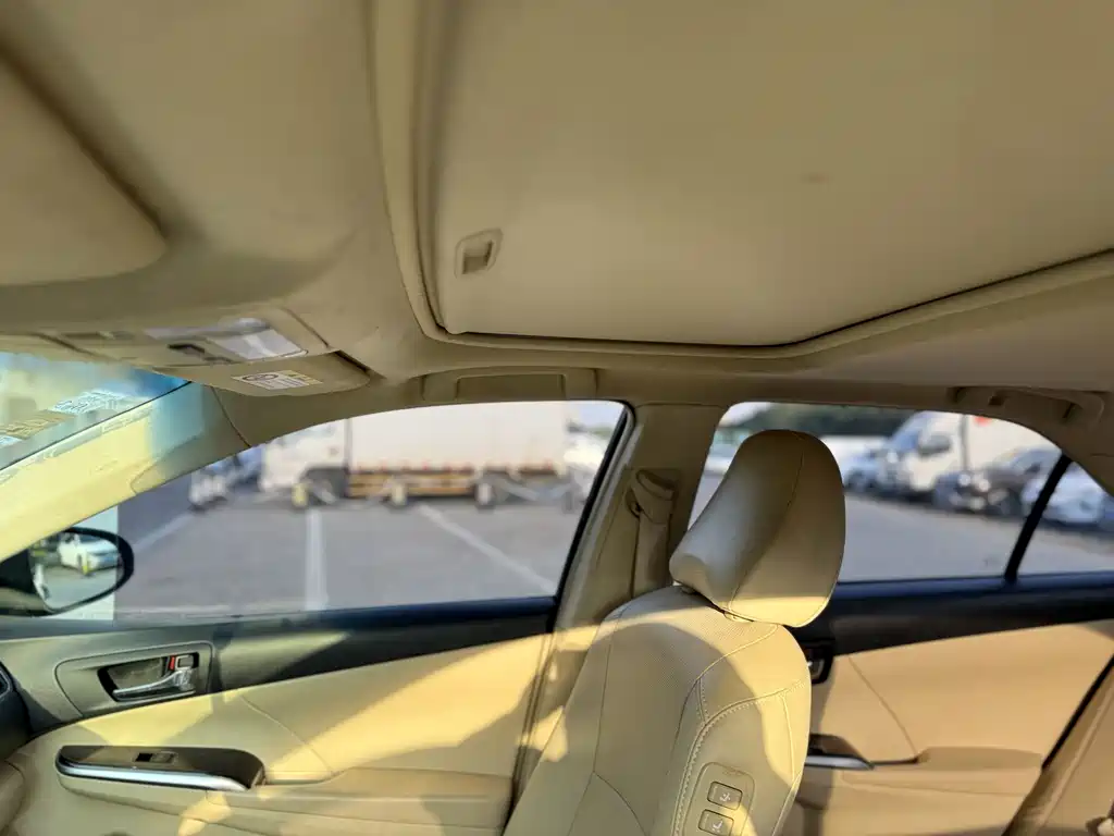 Toyota Camry 2017 — фото 19
