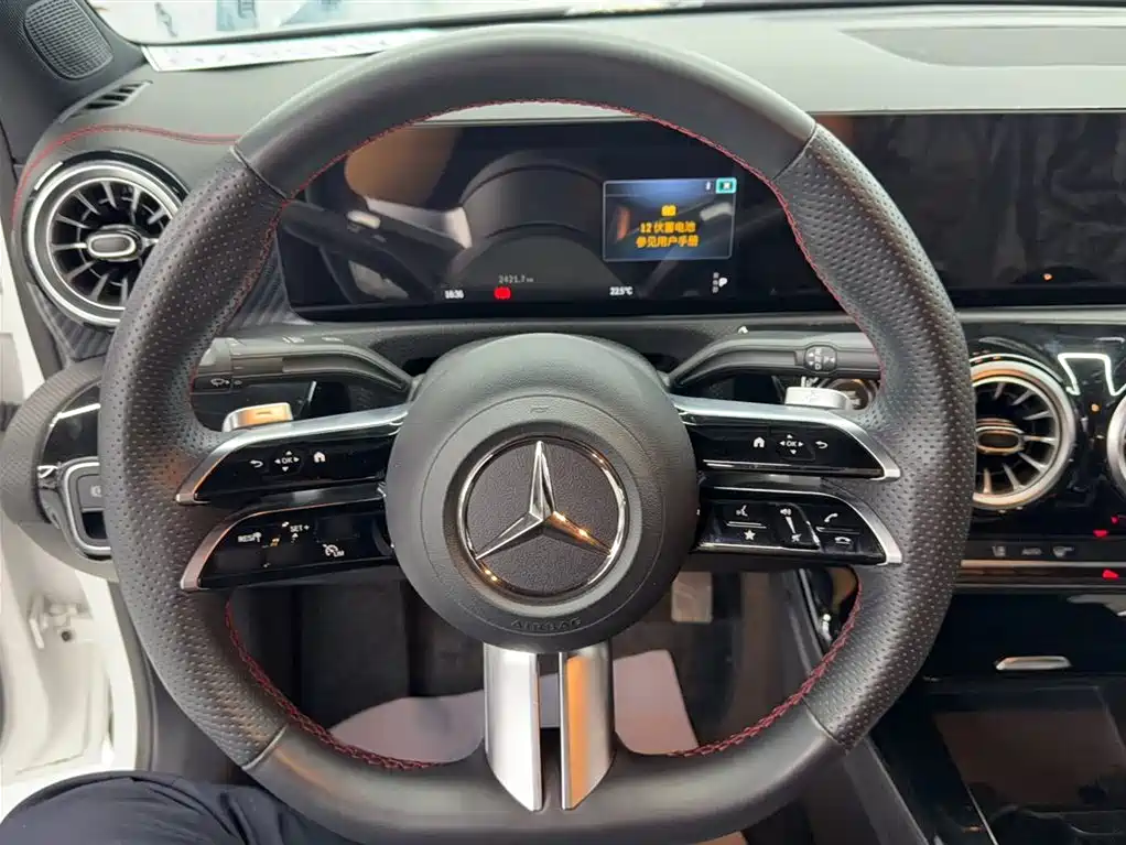 Mercedes-Benz A-Class 2024 — фото 4
