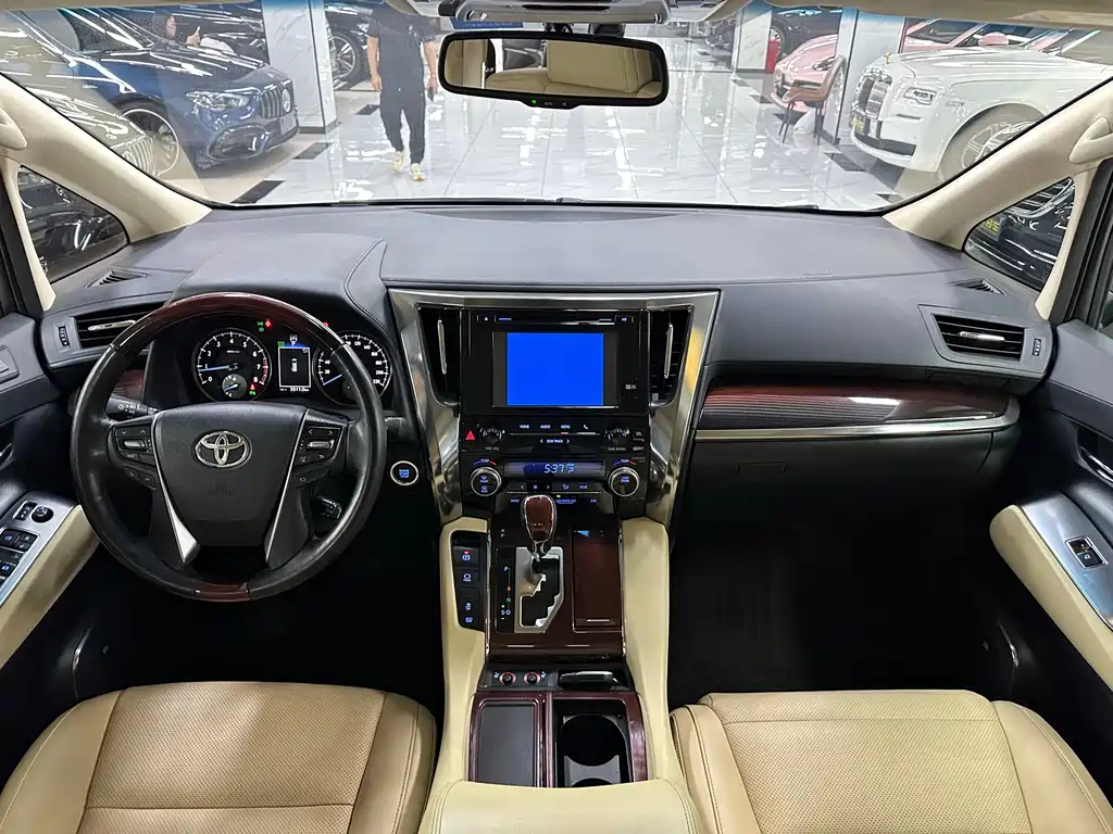Toyota Alphard 2017 — фото 9