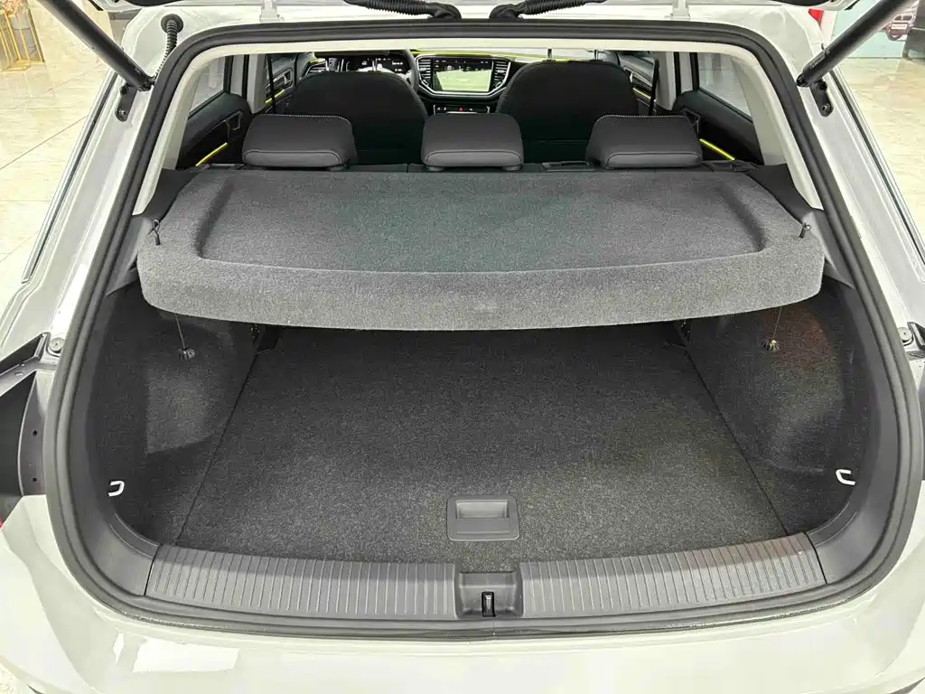 Volkswagen T-Roc 2023 — фото 16