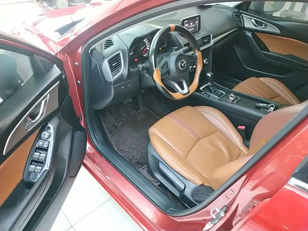 Mazda 3 Axela 2018 — фото 16