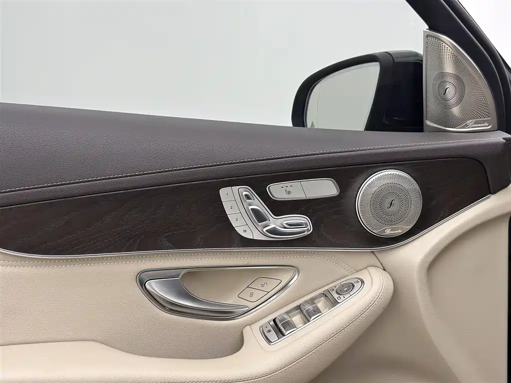 Mercedes-Benz GLC 2017 — фото 14