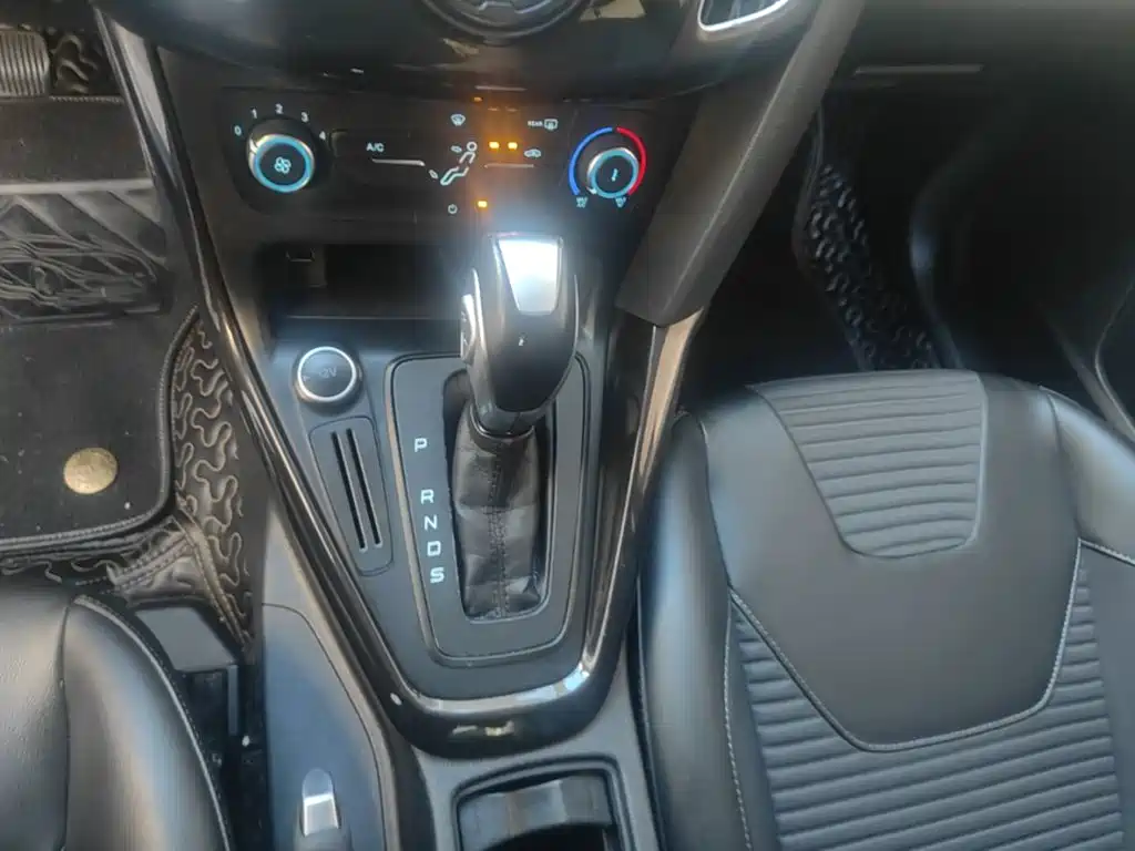 Ford Focus 2018 — фото 14