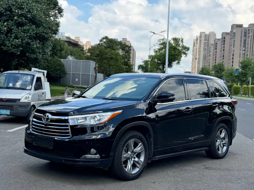 Toyota Highlander 2017 — фото 1