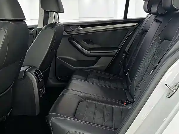 Volkswagen Sagitar 2016