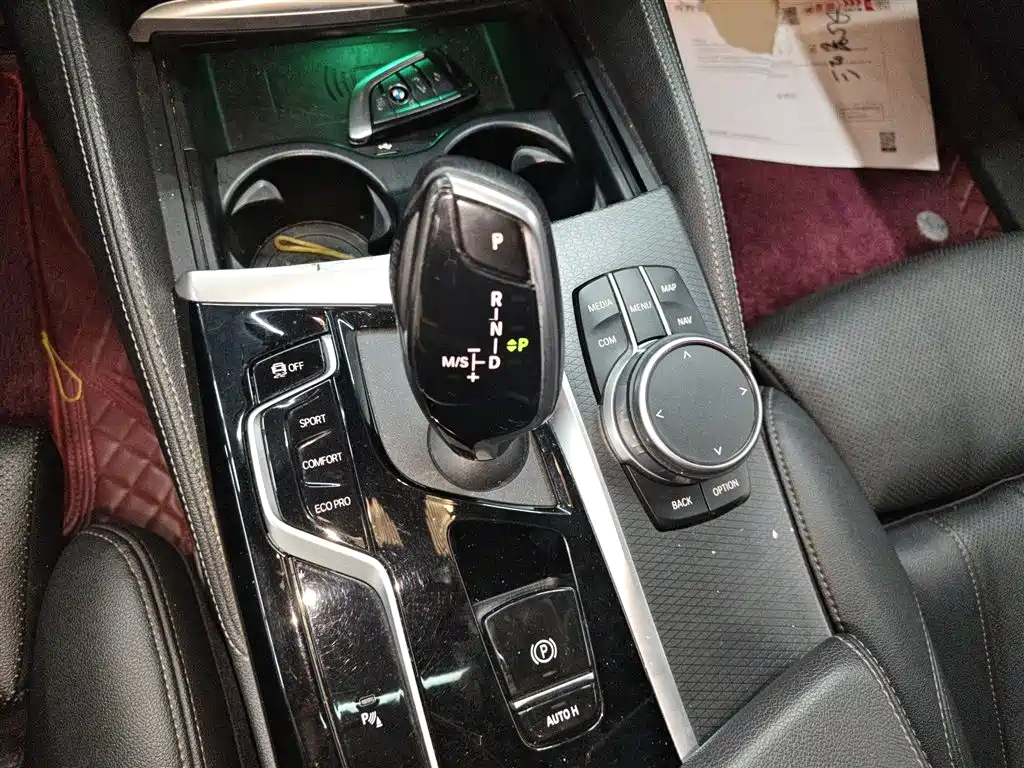 BMW 5 Series 2021 — фото 10