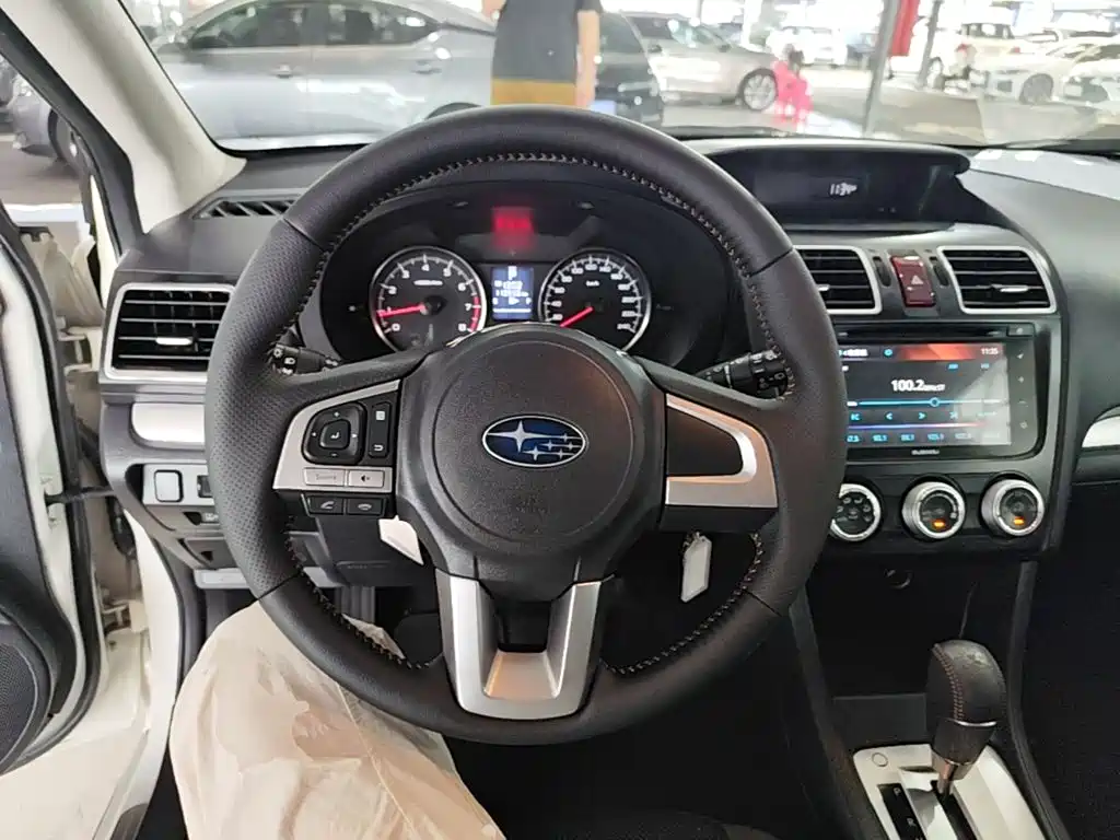 Subaru XV 2016 — фото 11