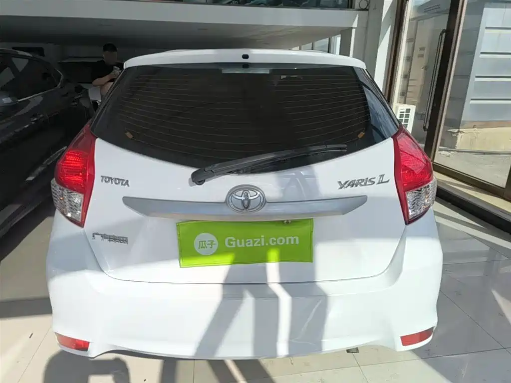 Toyota Yaris L 2015 — фото 6