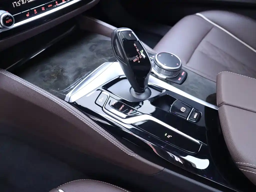 BMW 5 Series 2021 — фото 12