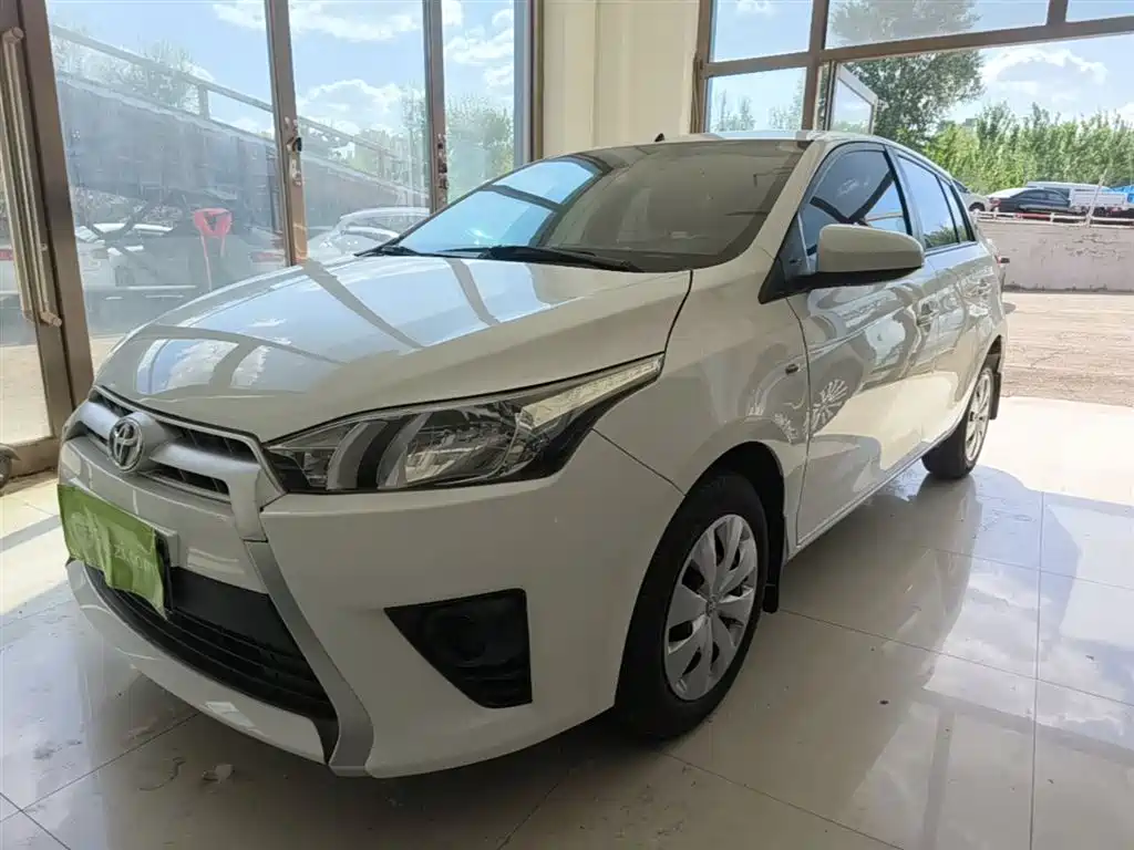 Toyota Yaris L 2015 — фото 2