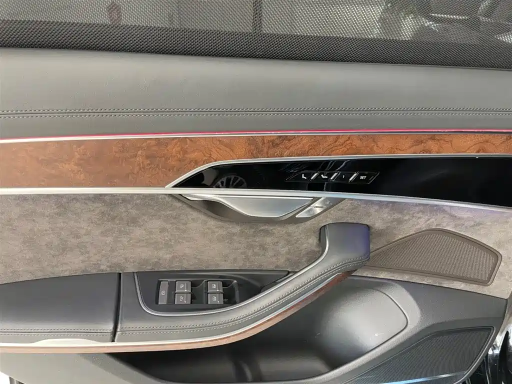 Audi A8 2022 — фото 15