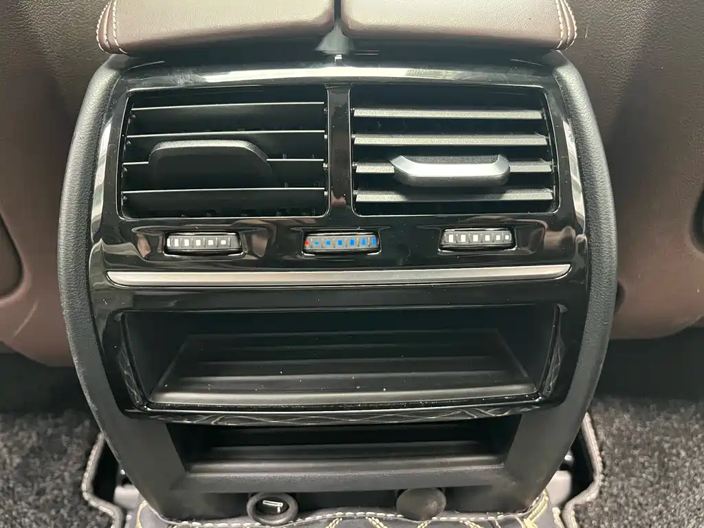BMW 5 Series 2018 — фото 28