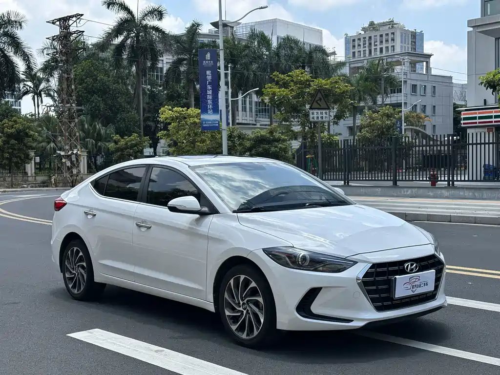 Hyundai Elantra 2020 — фото 2